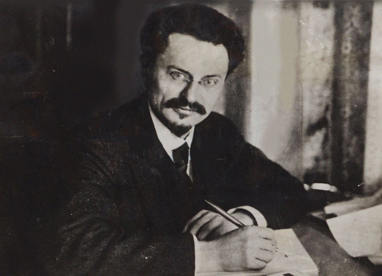Leon Trotskij ved sit skrivebord, begyndelsen af 1920