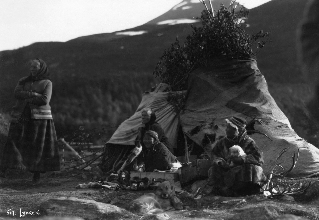 Lokale kvinder, Lyngen, Nordnorge, c1920