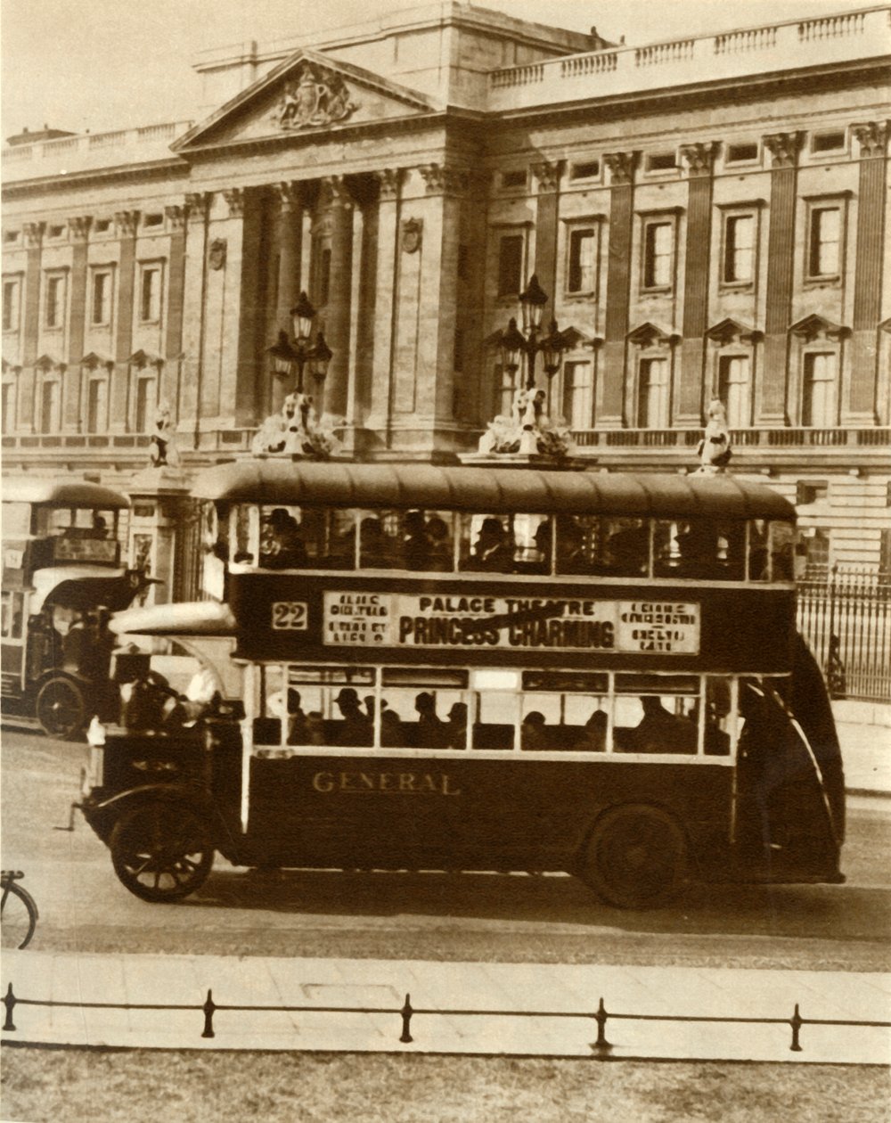 Londons nye all-weather bus, 1927, 1935. af Unbekannt