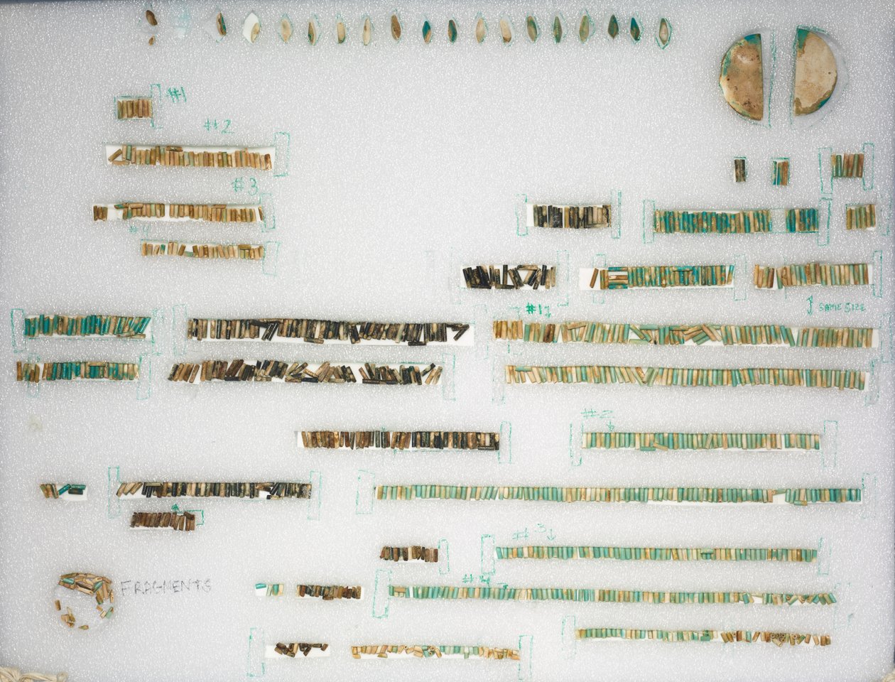Løse perler og to terminaler, 1980-1801 f.Kr. af Unbekannt