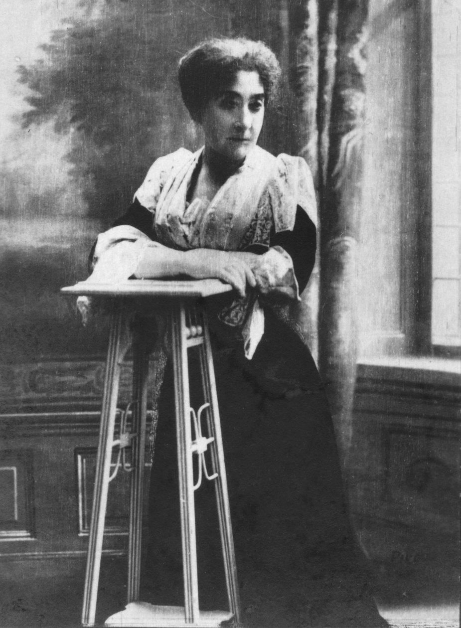 Fru De Peyrebrune. , c1893 af Unbekannt