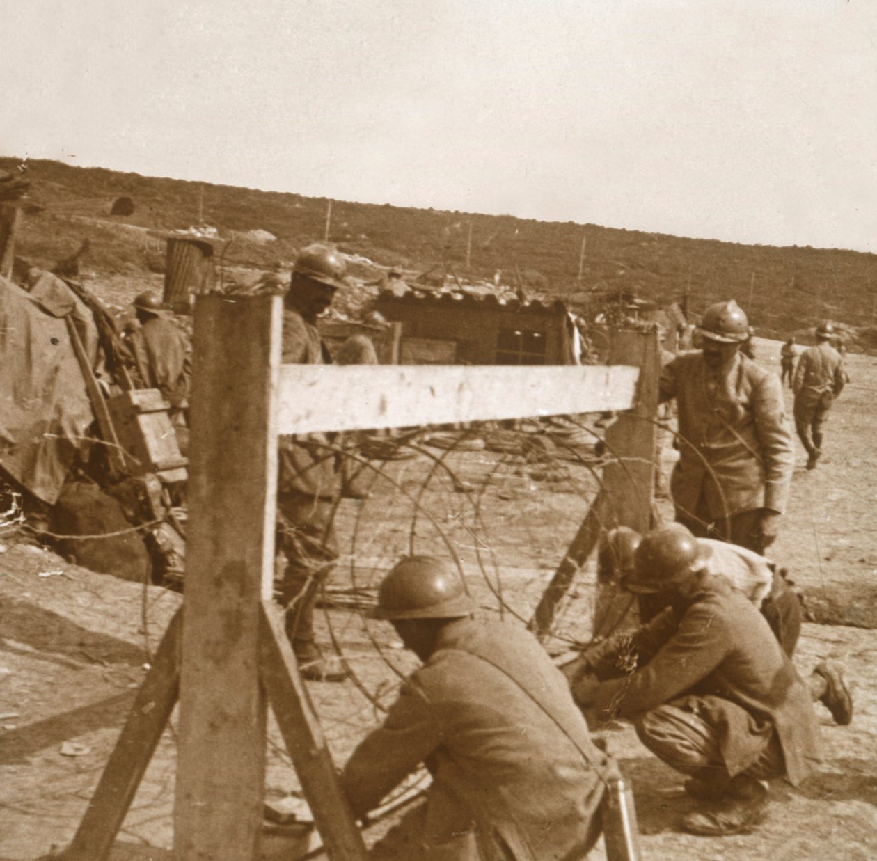 Fremstilling af pigtråd, c1914-c1918 af Unbekannt