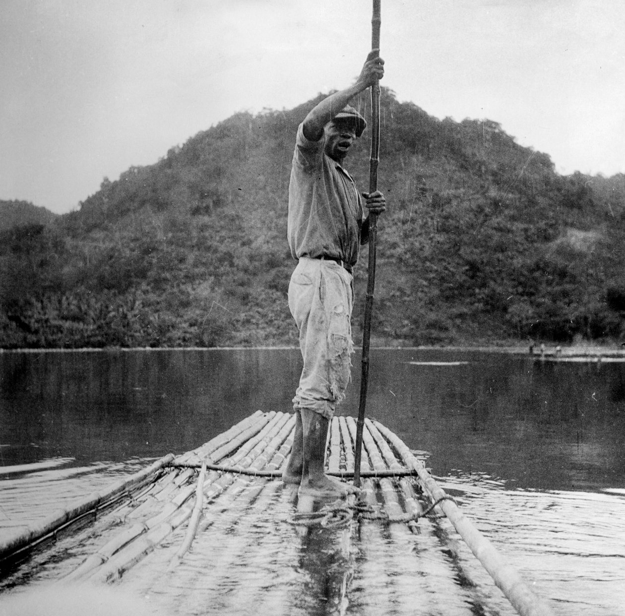 Mand på en tømmerflåde, Kingston, Jamaica, 1931 af Unbekannt
