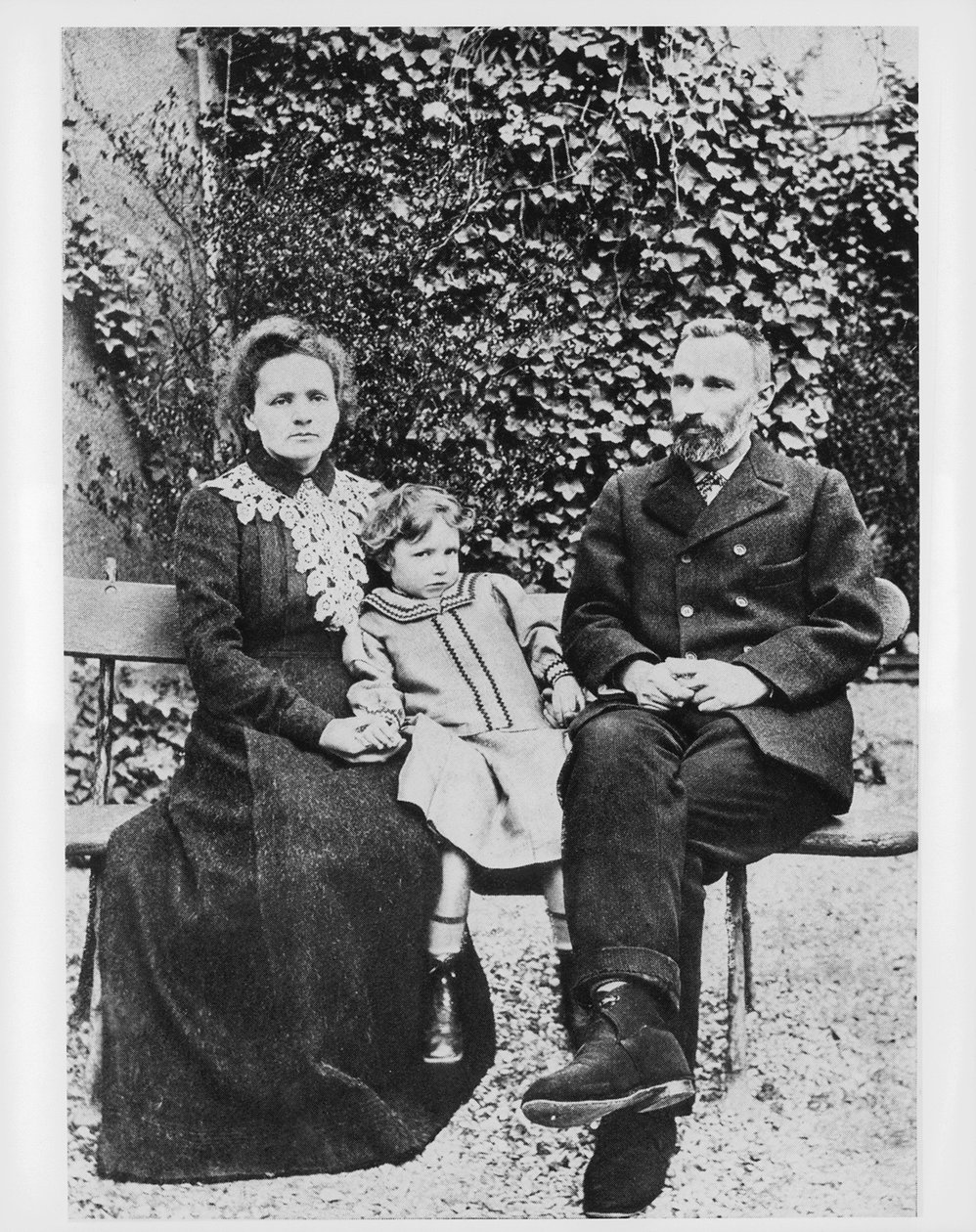 Marie og Pierre Curie, fysikere, 1904 af Unbekannt