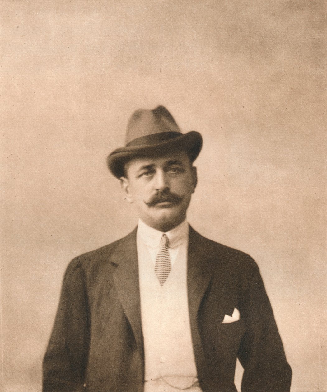 Hr. L. Newmann, 1911 af Unbekannt