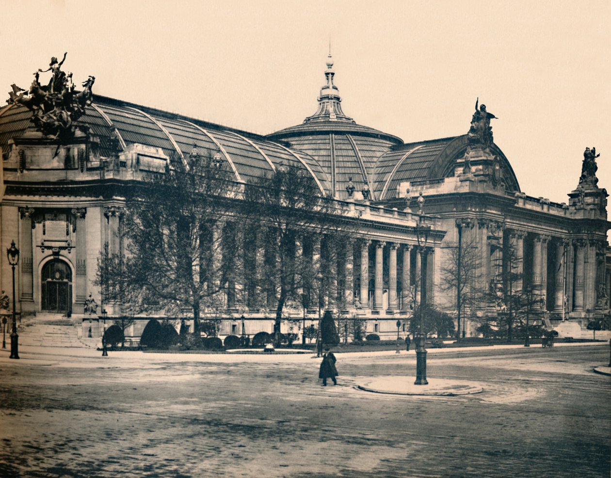 Paris. - Det store palads. -LL, c1910. af Unbekannt