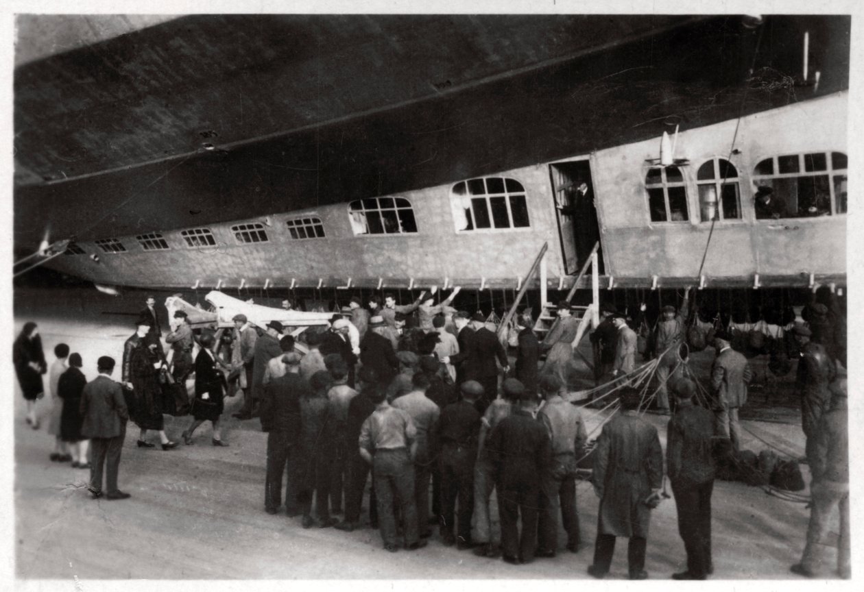Passagerer ombord på Zeppelin LZ 127 Graf Zeppelin, 1933 af Unbekannt