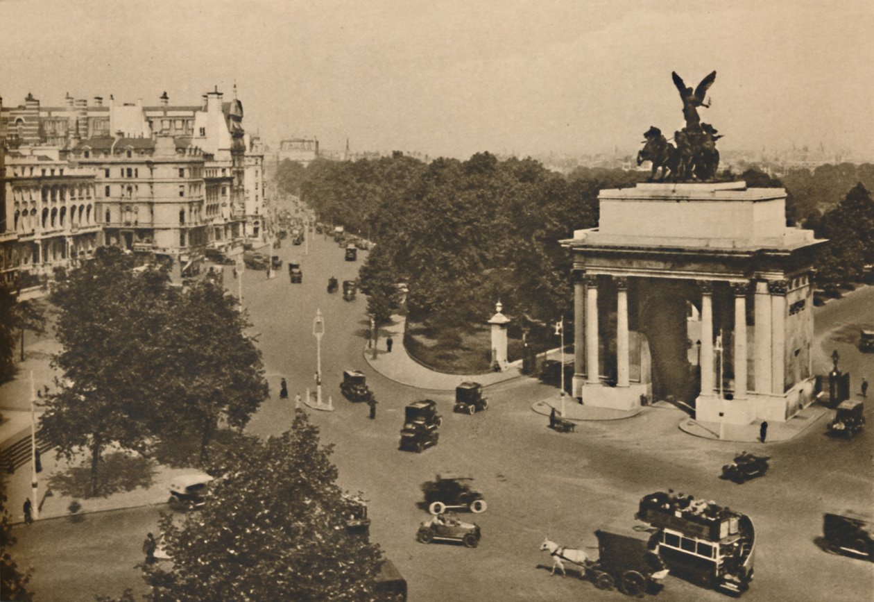 Piccadilly and the Quadriga of Constitution Hill, c1935. af Unbekannt