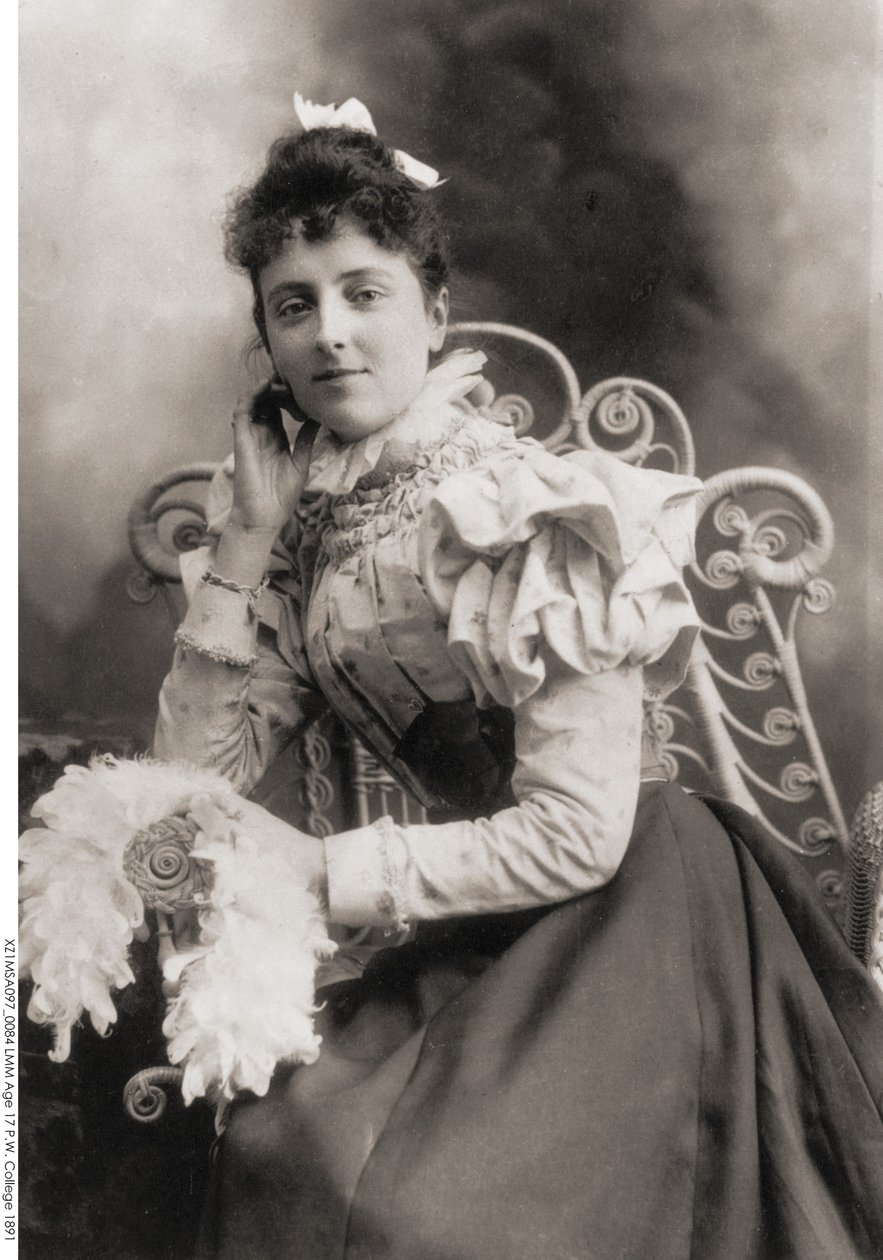 Portræt af Lucy Maud Montgomery 1874-1942, 1891 af Unbekannt
