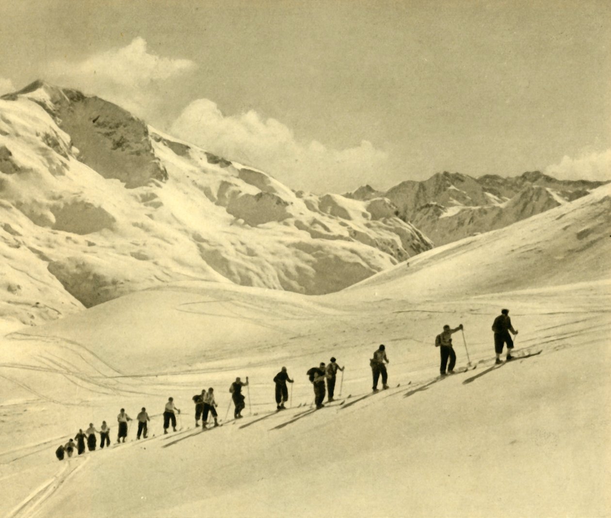 Skiundervisning, Arlberg, Østrig, c1935. af Unbekannt