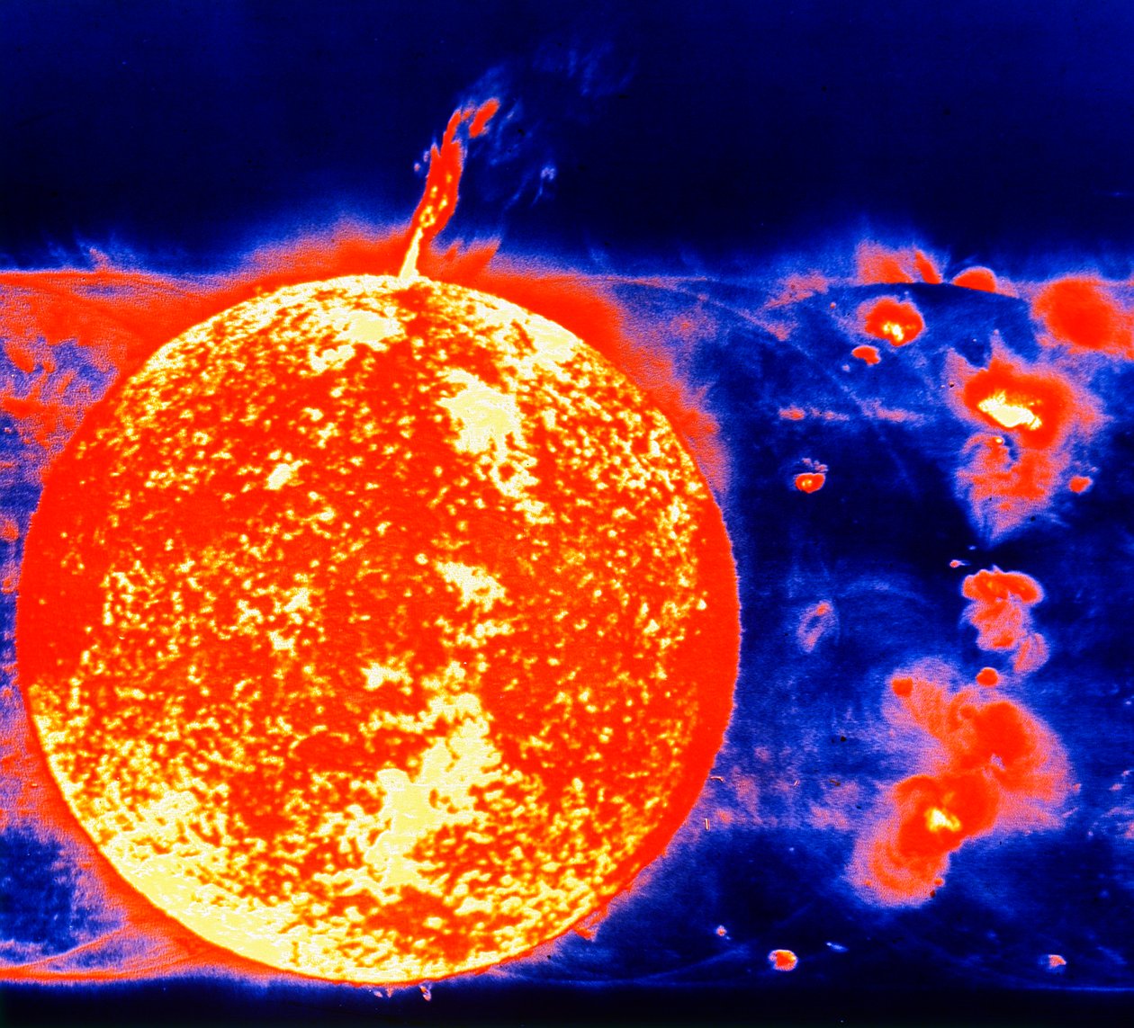 Solpletter og solprominenser, 1973 af Unbekannt