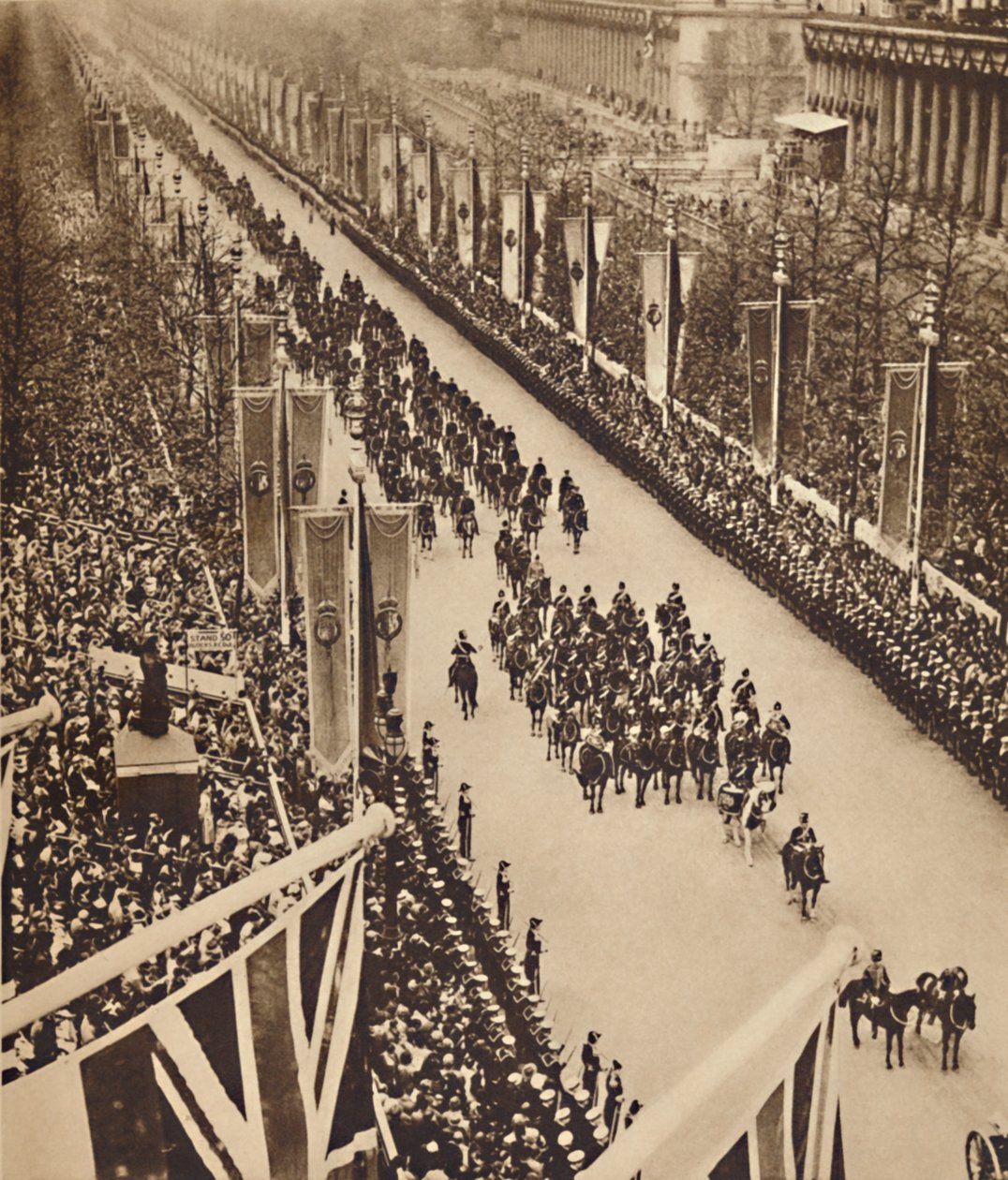 Swinging Down the Mall, 12. maj 1937 af Unbekannt