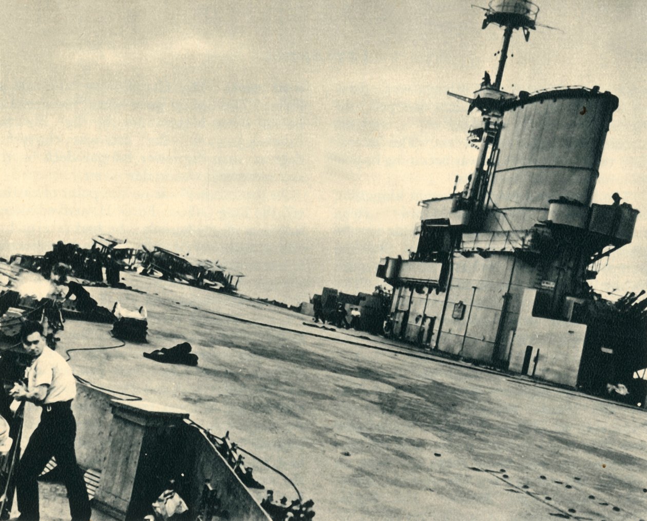 Arken bliver endelig ramt, 1941, 1942. af Unbekannt