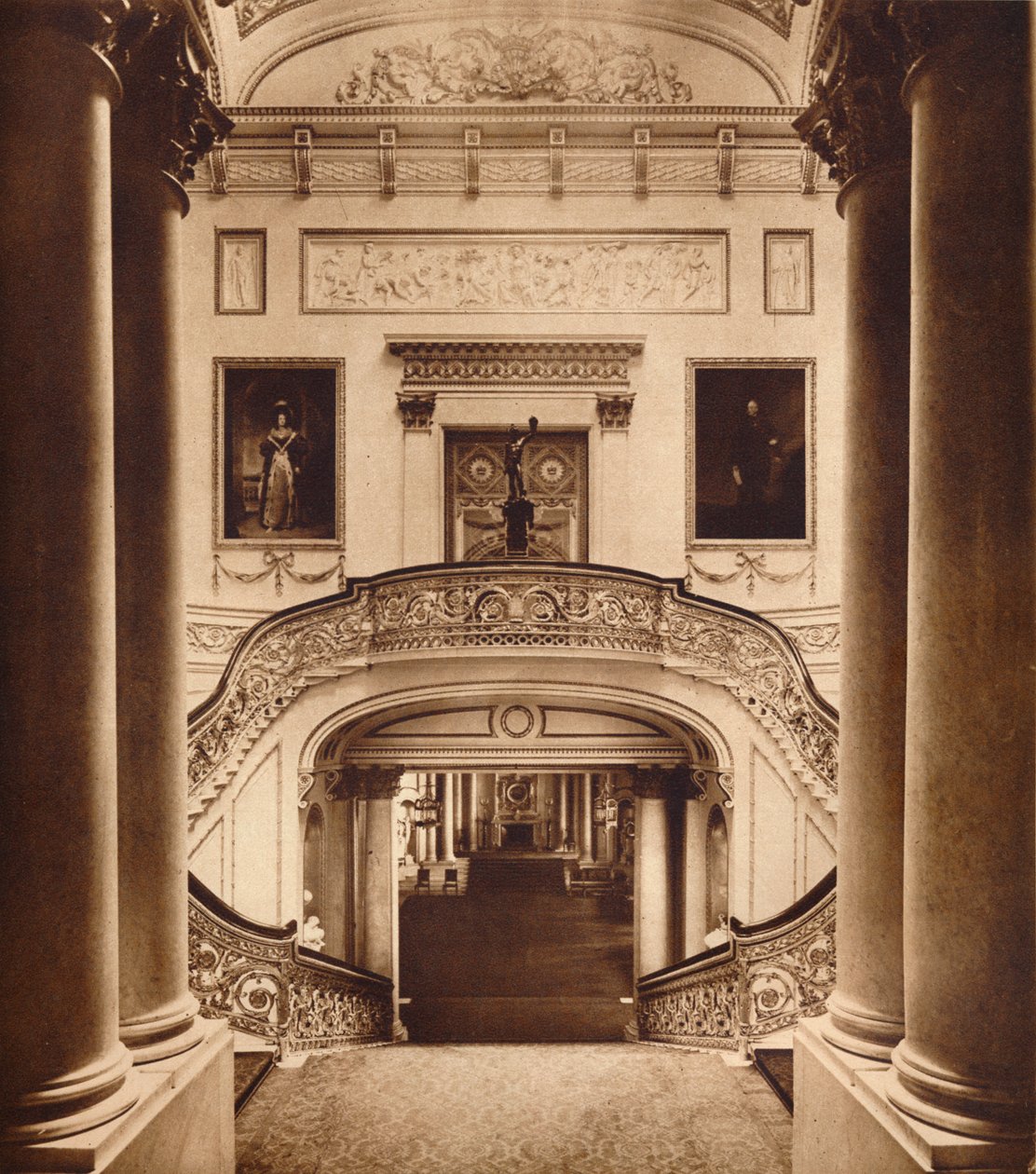 Den store trappe i Buckingham Palace, 1935 af Unbekannt