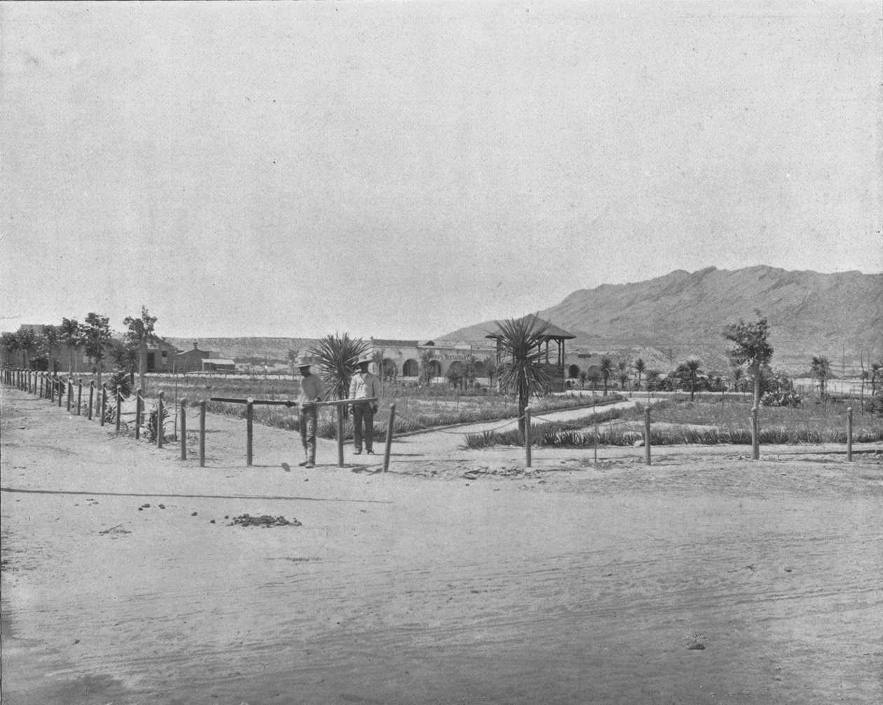 The Plaza, El Paso, Texas, USA, c1900. af Unbekannt
