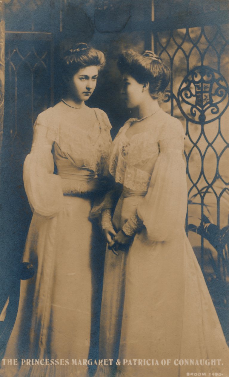 Prinsesserne Margaret og Patricia af Connaught, ca. 1900. af Unbekannt
