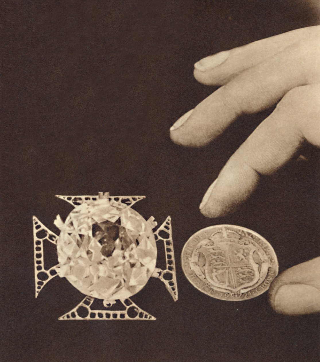 Queens Coat of Arms, 1937 af Unbekannt