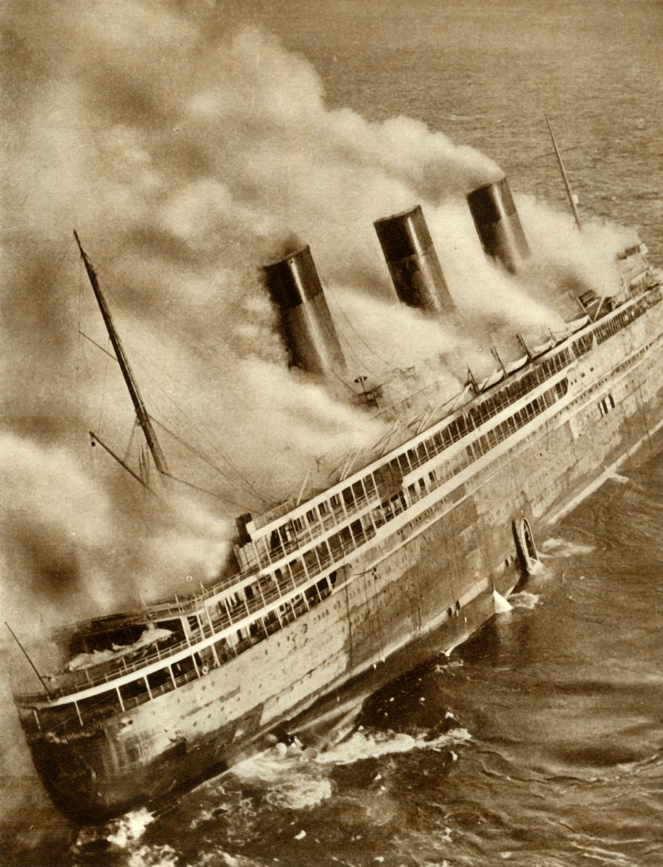 SS LAtlantique i brand, 1933, 1935. af Unbekannt