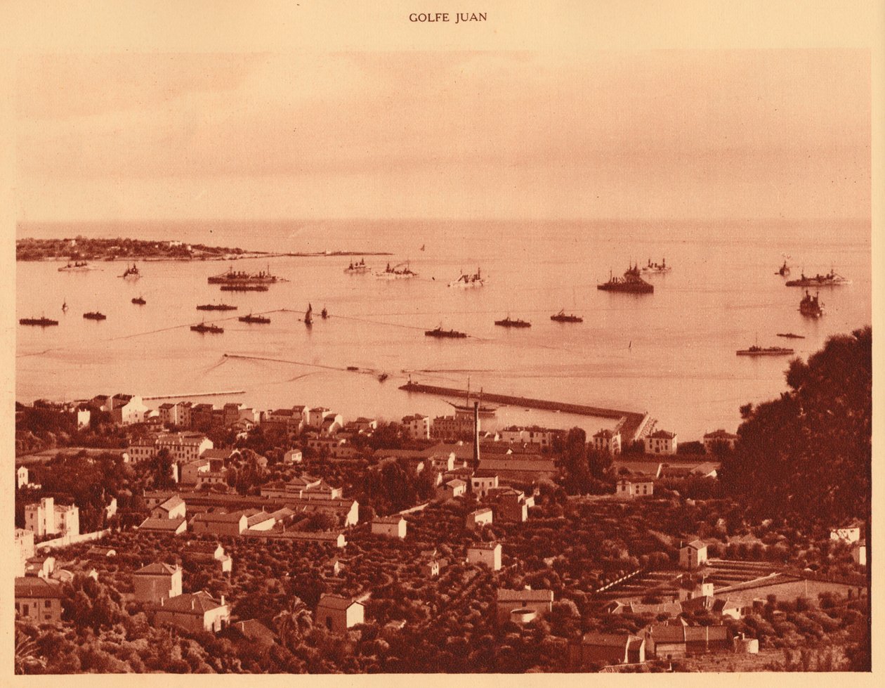 The Squadron in Roadstead, Golfe-Juan, 1930. af Unbekannt