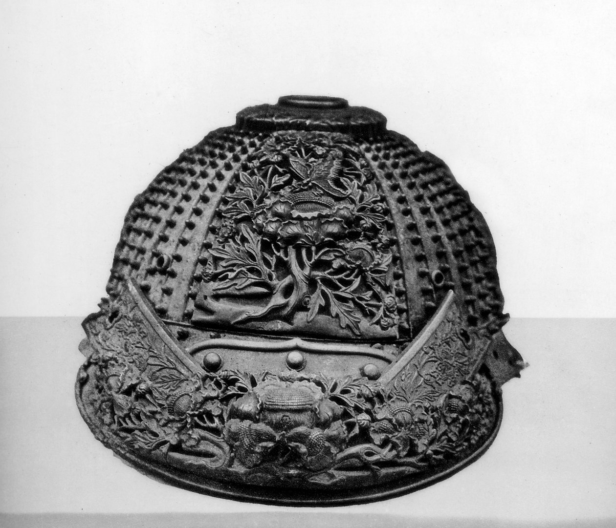 Yoshitsunes rustning, 12. århundrede 1886 af Unbekannt
