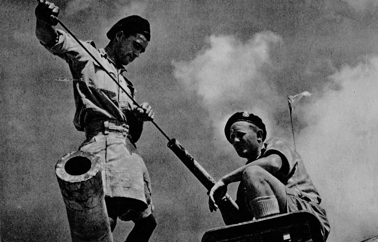 Tankbesætningerne forbereder..., 1942 1944 af Unbekannt