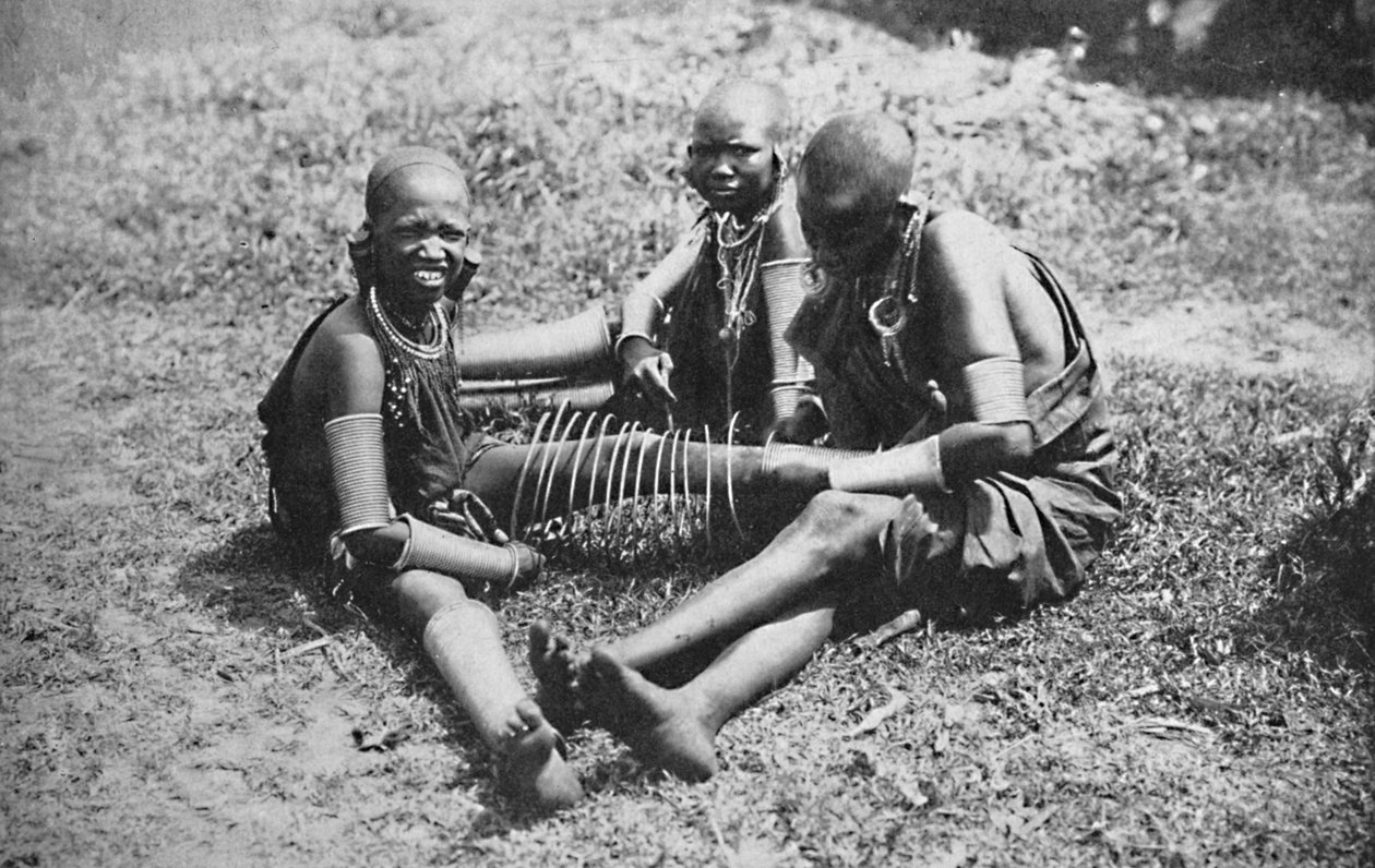 Tre unge Masai-kvinder, 1912 af Unbekannt