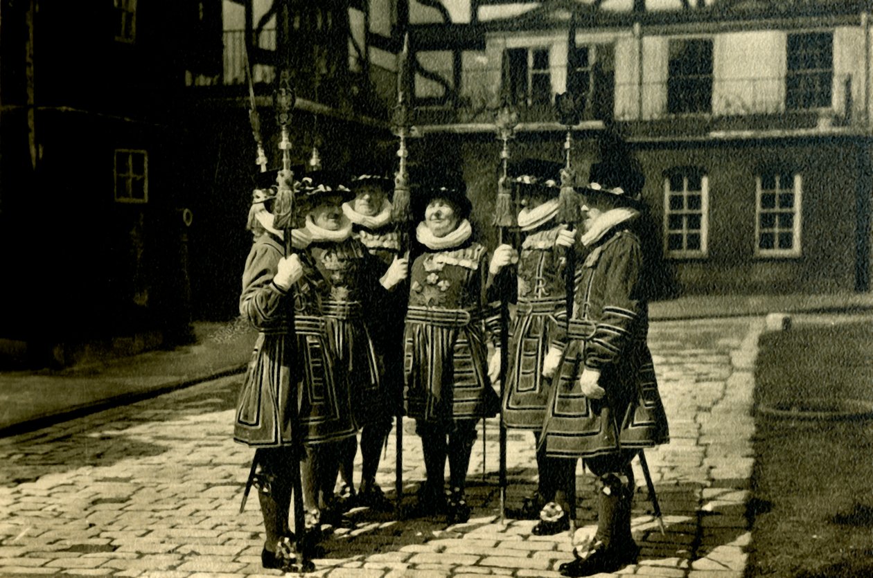 Tower of London Yeoman Warders, c1920. af Unbekannt