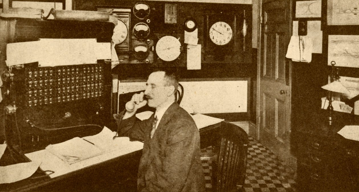 Traffic Controllers Office, London Underground Railways, 1930. af Unbekannt