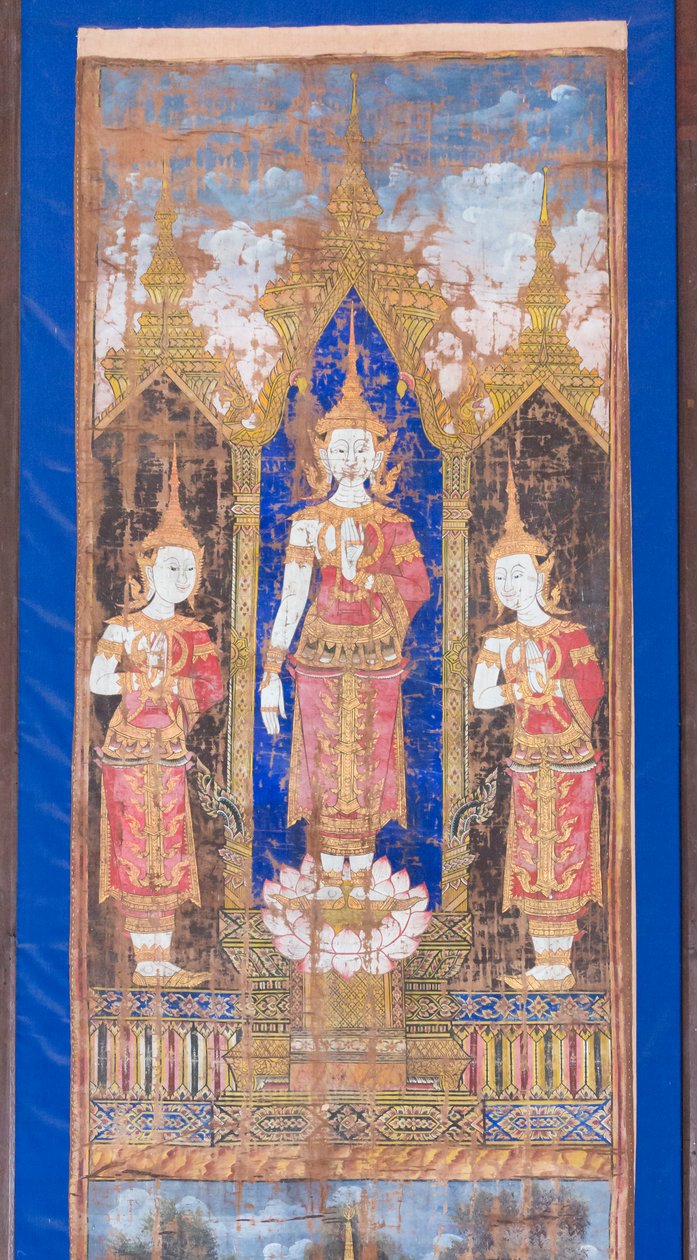 Kronet Buddha flankeret af to stående disciple af Unbekannter Künstler