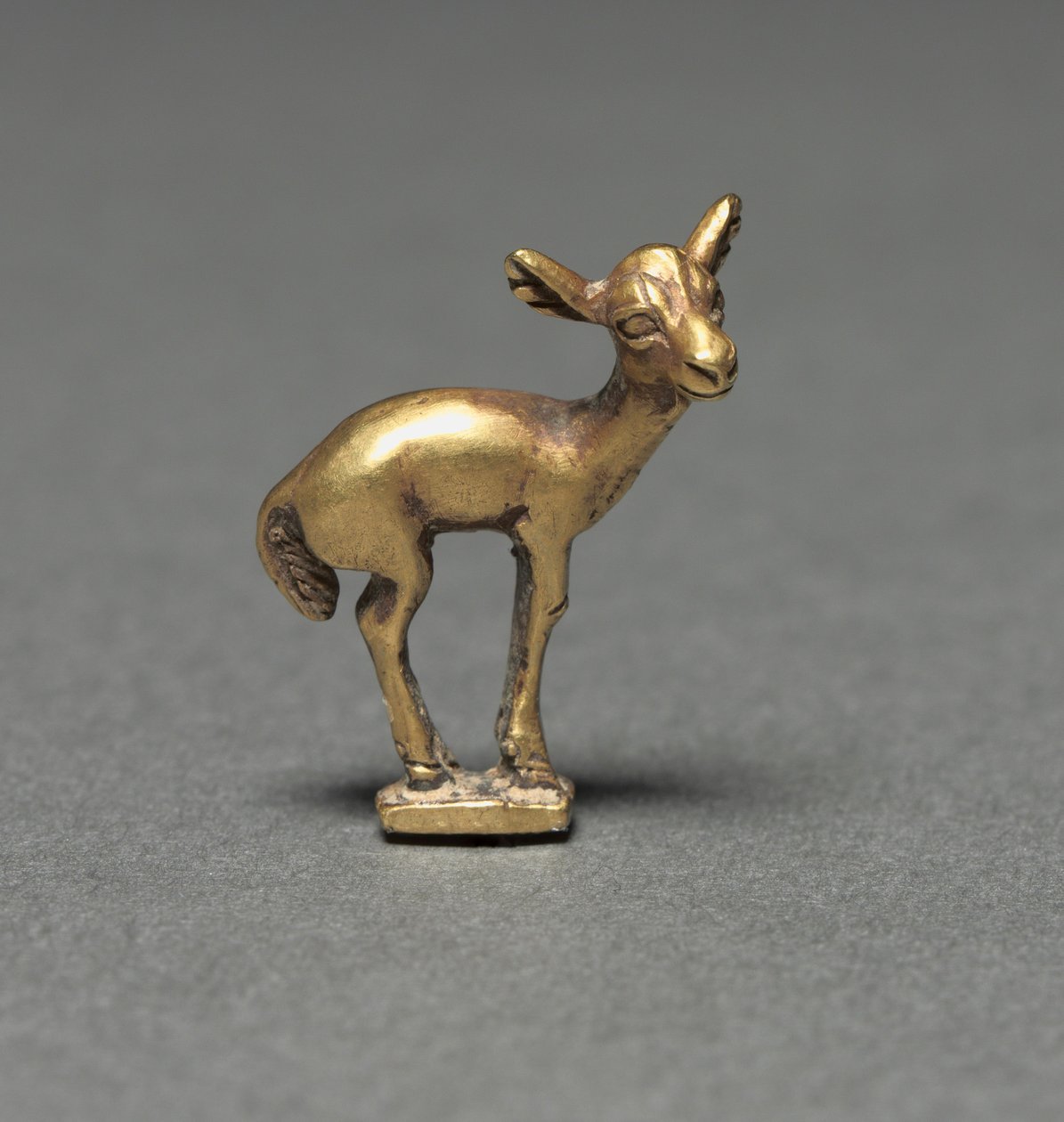 Elk Fawn Finalial, 400-200 f.Kr af Unbekannt