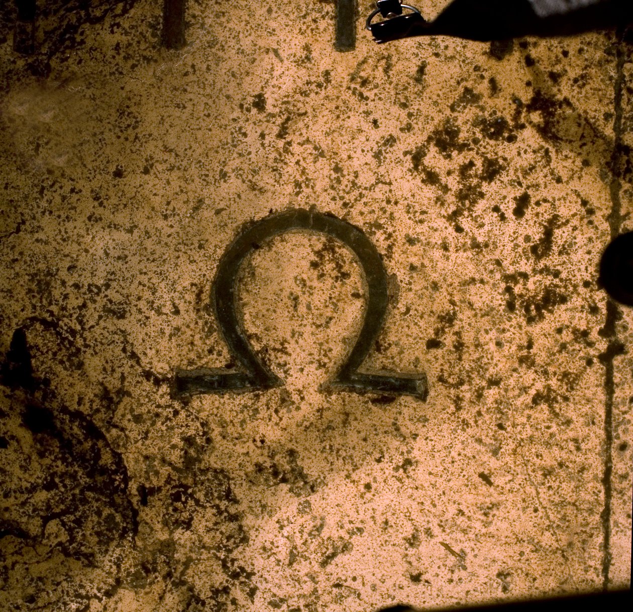 Omega-symbol på Augustus-soluret (foto) af Unbekannt