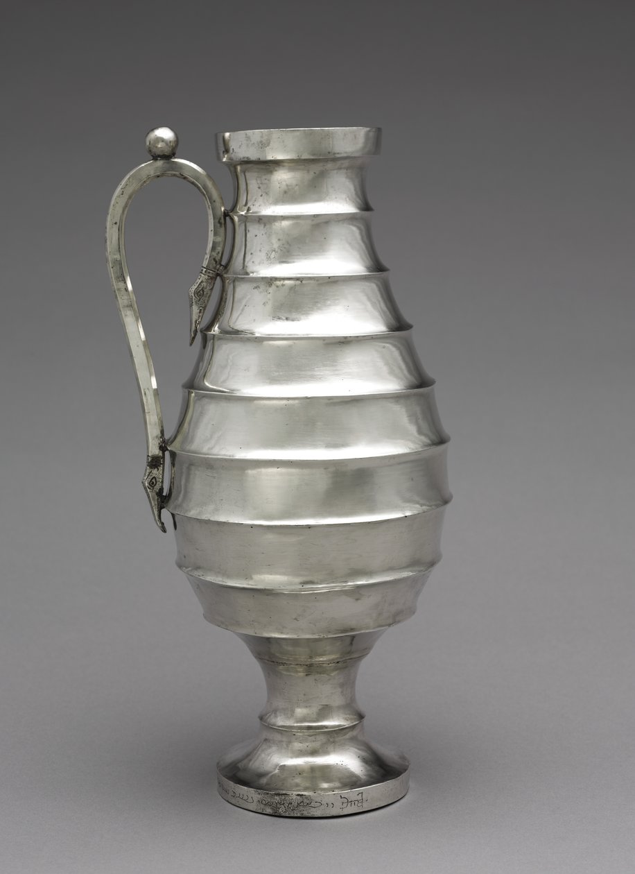Stepped Pitcher, 400-600dani af Unbekannt