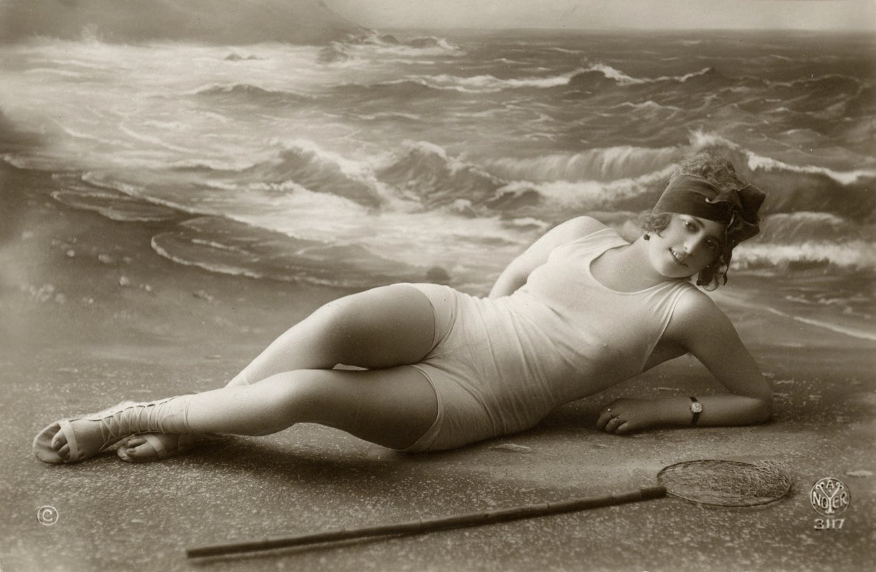 Kvinde i badedragt, ca. begyndelsen af 1900-tallet (postkort) af Alec Hunter