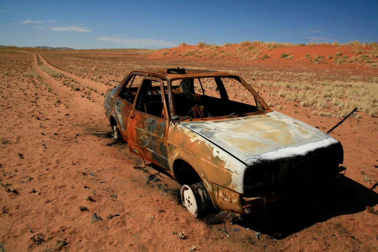 Rustet bil strandet i Namib-ørkenen af Unknown
