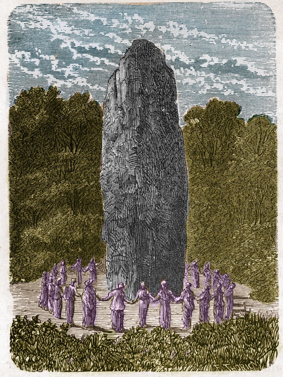 Druidesse danser omkring en menhir. af Unknown artist