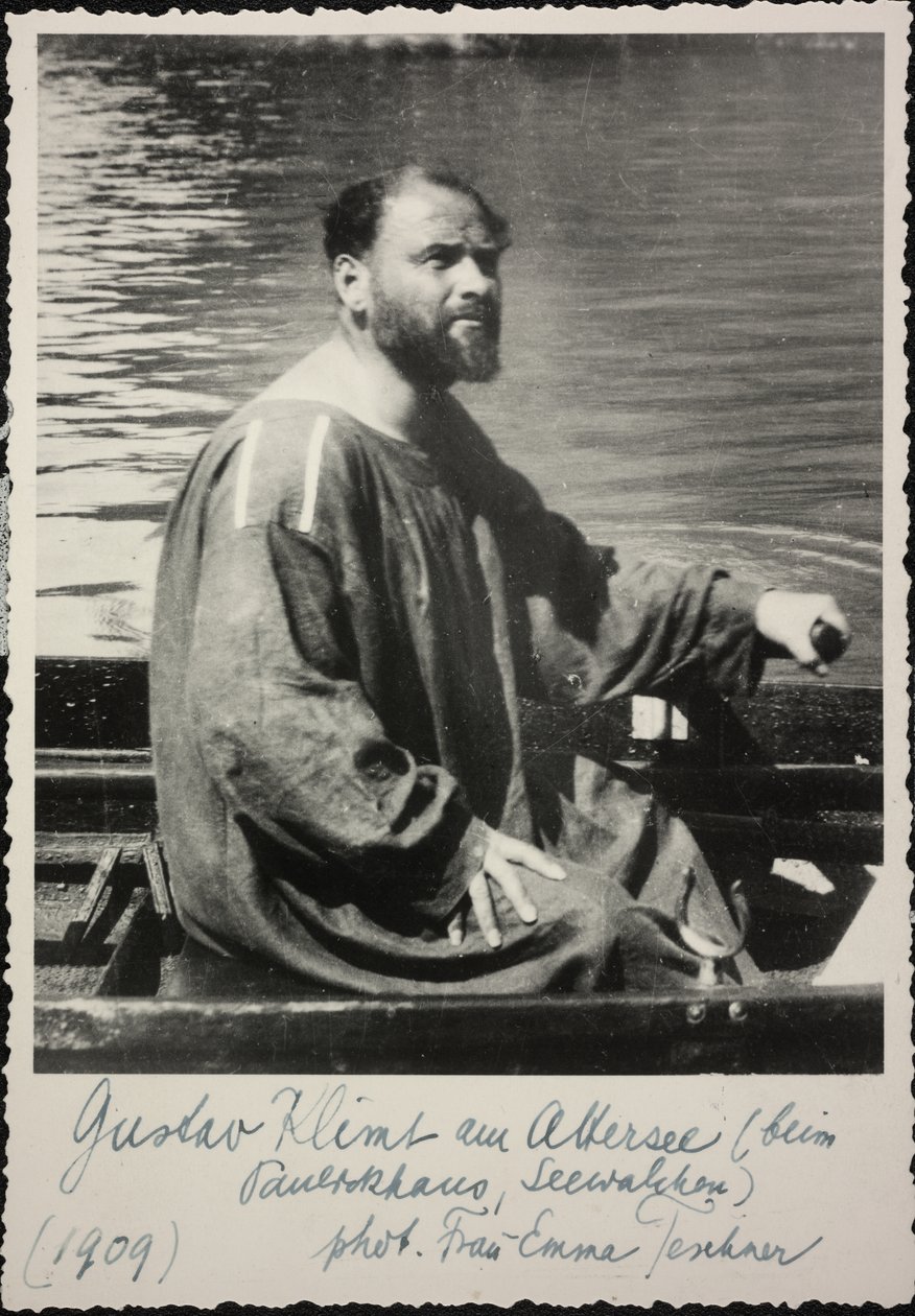 Gustav Klimt i robåden af Unknown photographer
