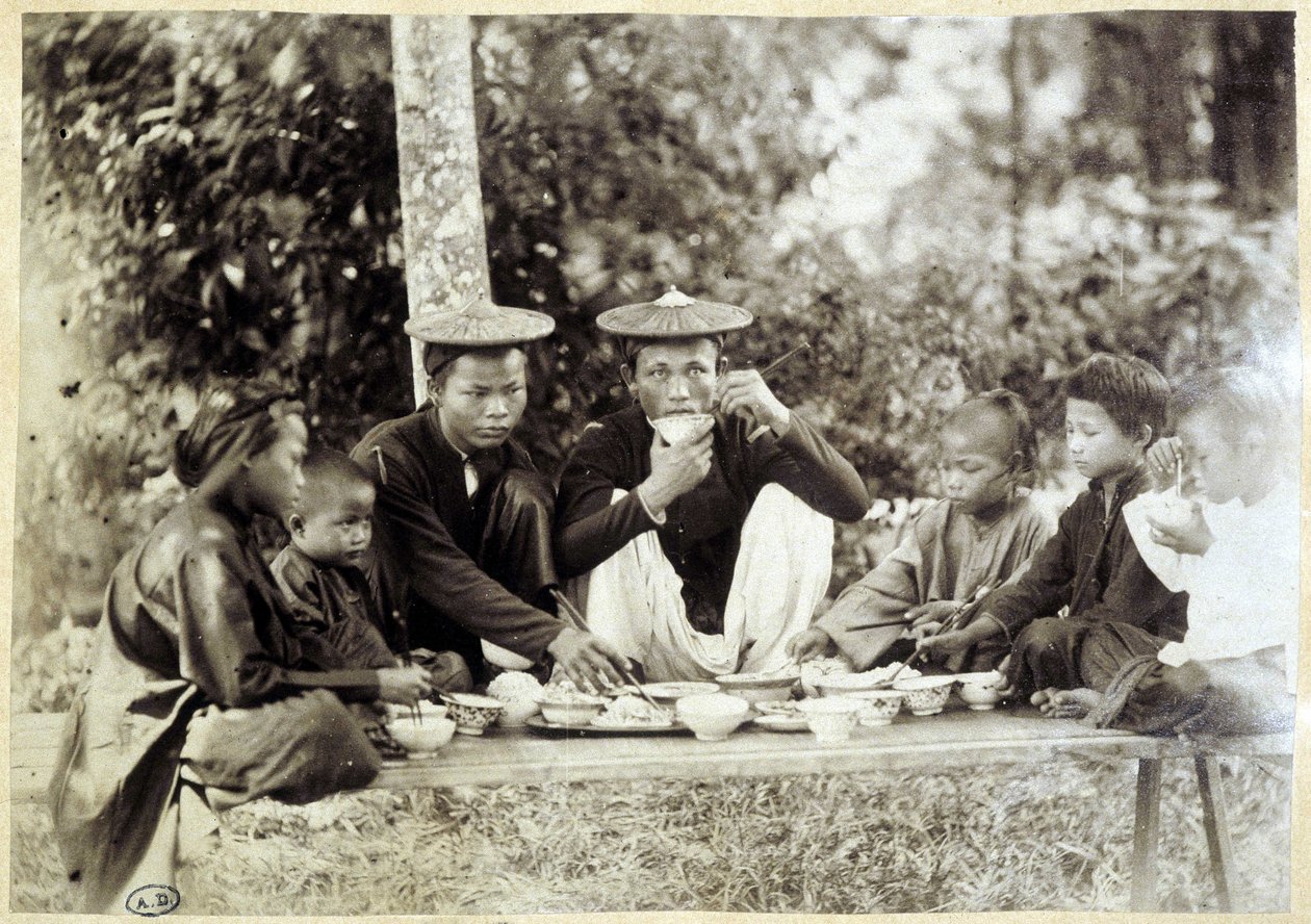 Vietnamesisk over et måltid, v.1895. af Unknown photographer