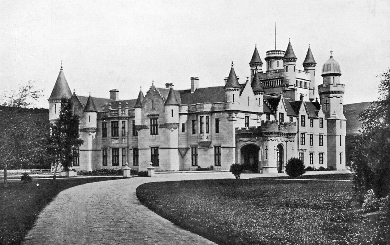 Balmoral Castle, Skotland, c1920 af Valentine and Sons Ltd