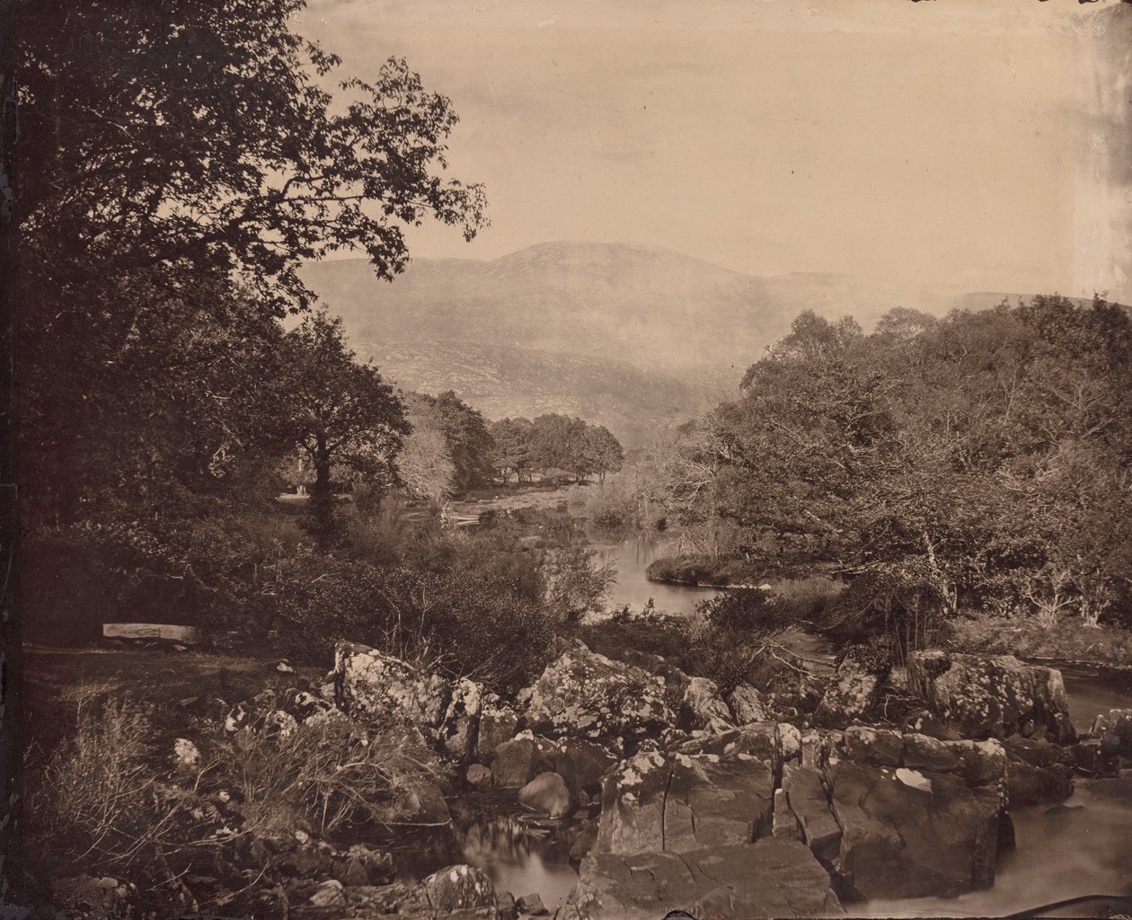 Udsigt fra græsplænen, Dennicanniby, 1870