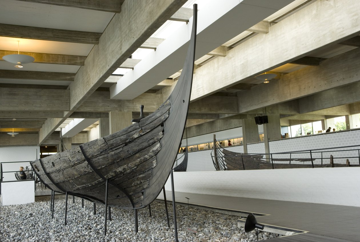 En bevaret og rekonstrueret langbåd af Viking