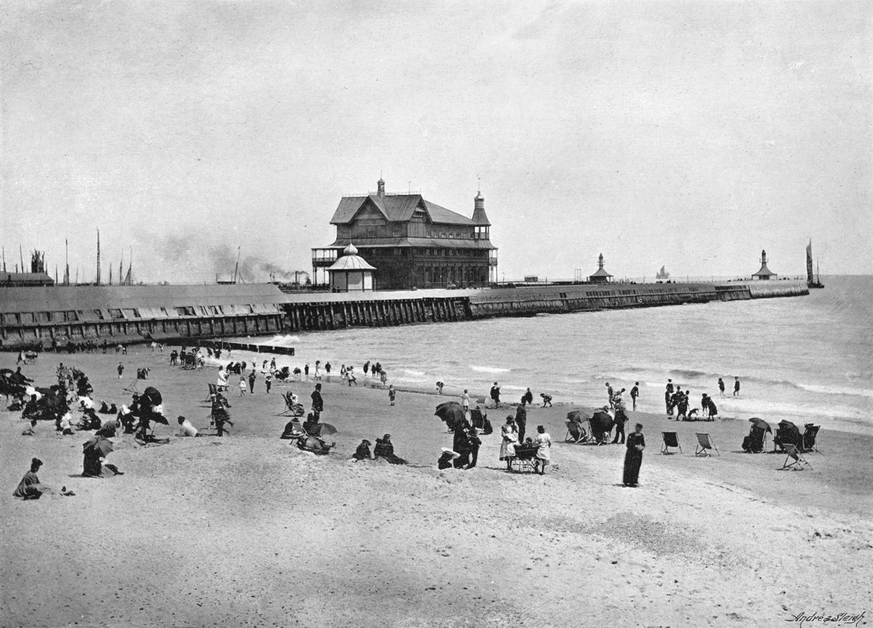 The Pier, Lowestoft, c1896 af Walter Boughton