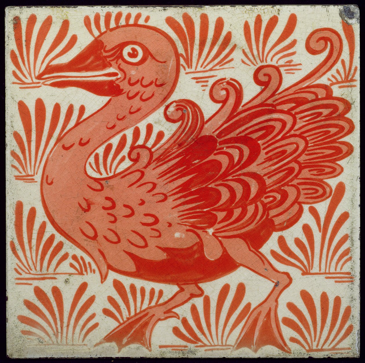 Flise med stiliseret fugledesign (keramik) af William de Morgan