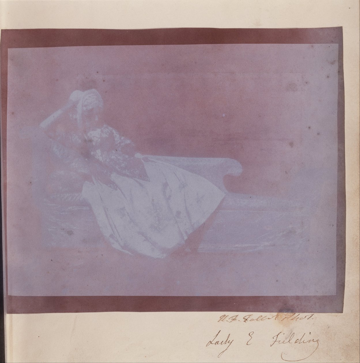 (Lady Elizabeth Fielding på Chintz stol) af William Henry Fox Talbot