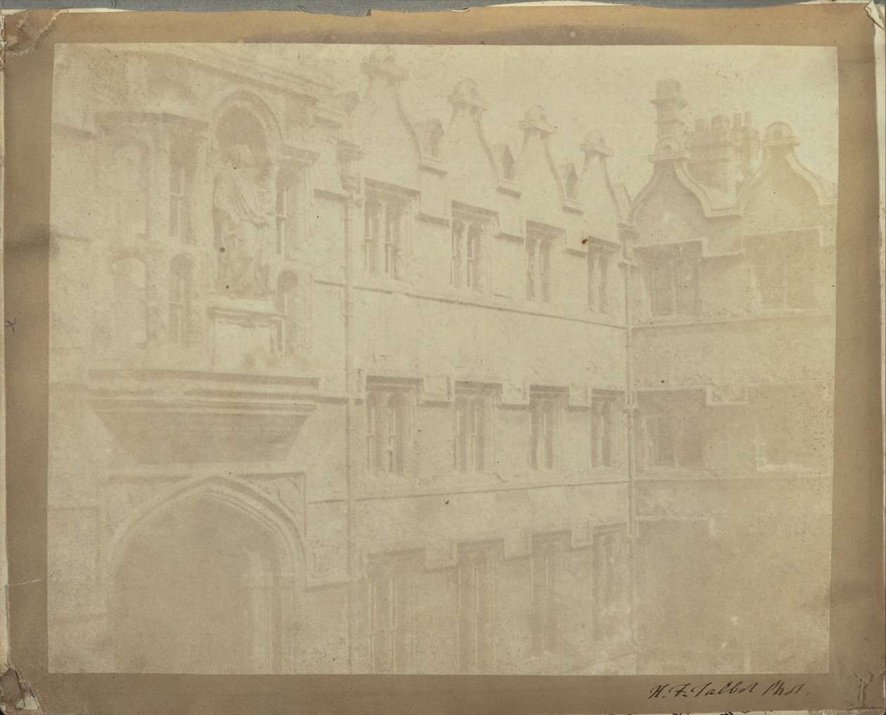 The Radcliffe Quadrangle, University College, Oxford. af William Henry Fox Talbot