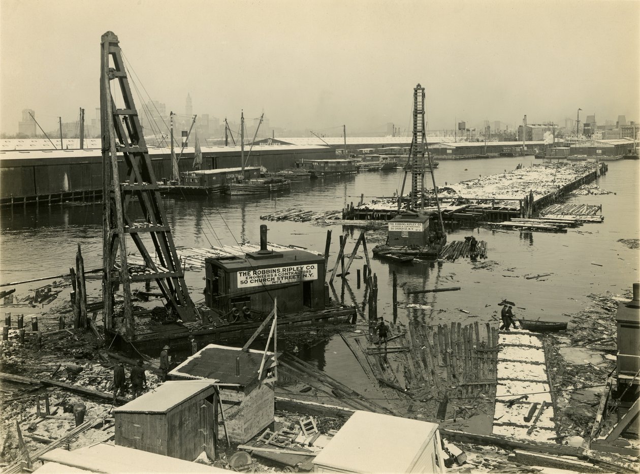 Uidentificeret industristed ved havnefronten, ca. 1910-21 af William Davis Hassler