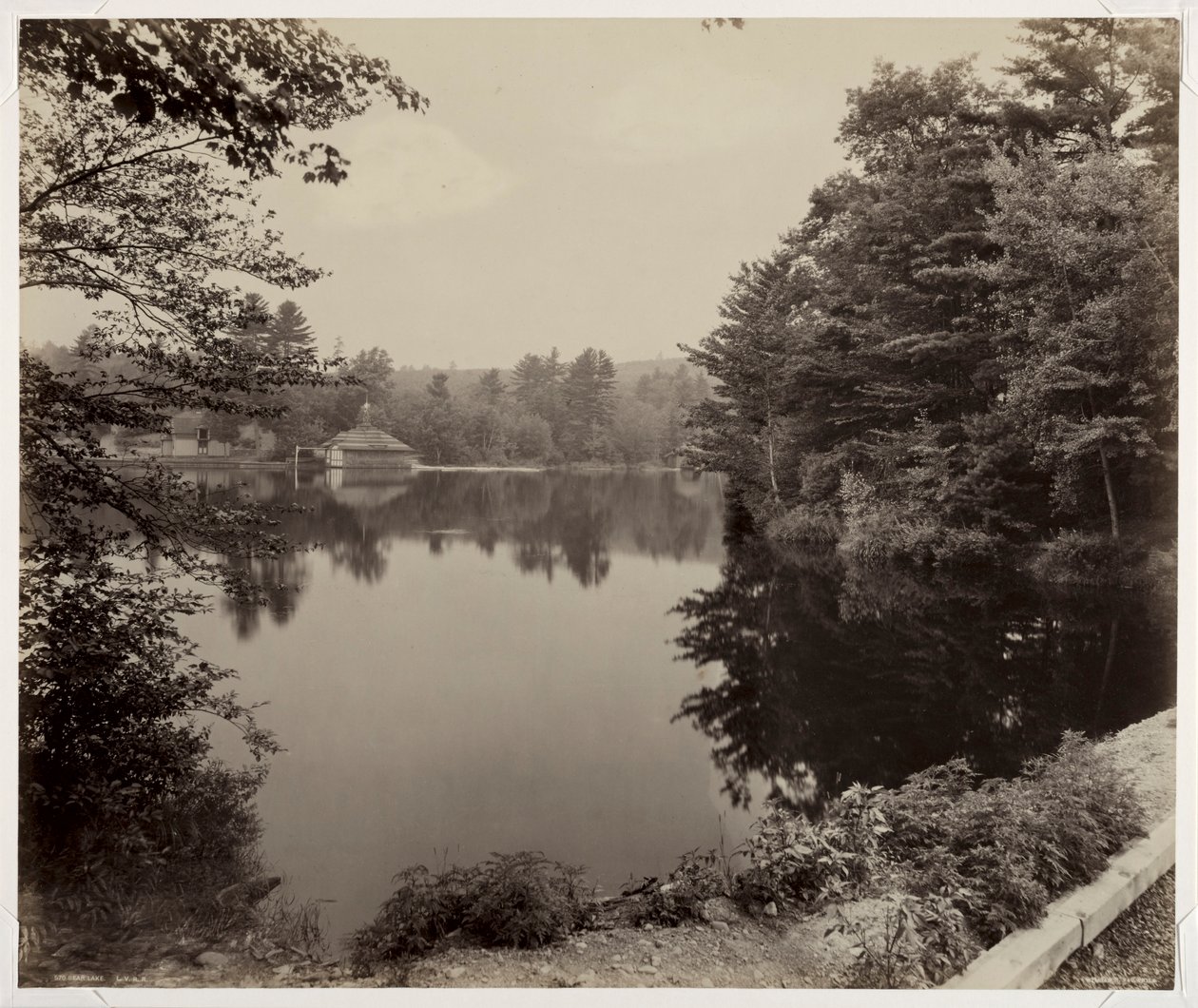 Bear Lake, LVRR, ca. 1898-1899. af William H. Rau