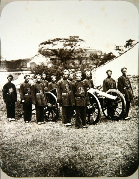 Kinesiske soldater, ca. 1875 (albumin print) af William Saunders