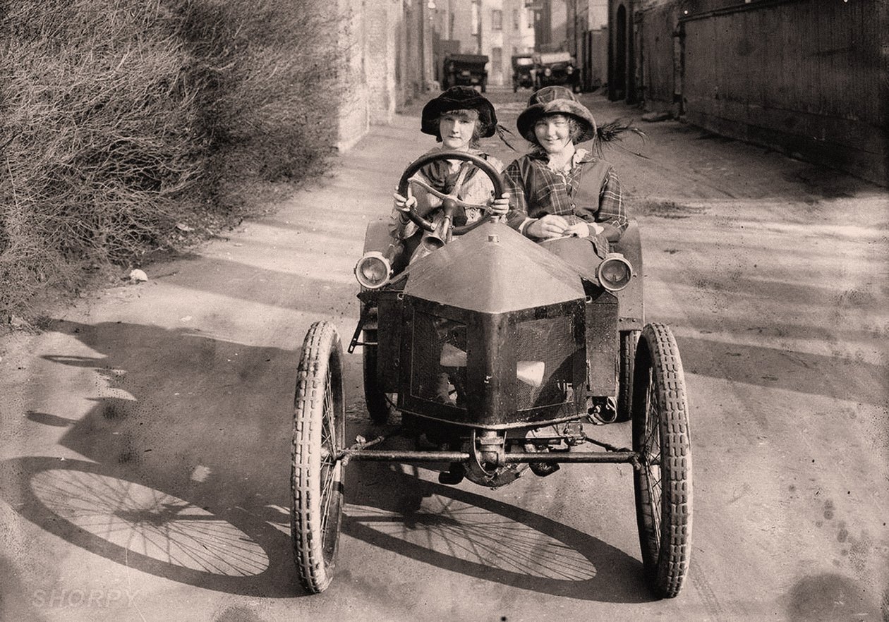 Ude at køre, ca. 1912 (foto) af Frederick (attr. to) Barnard