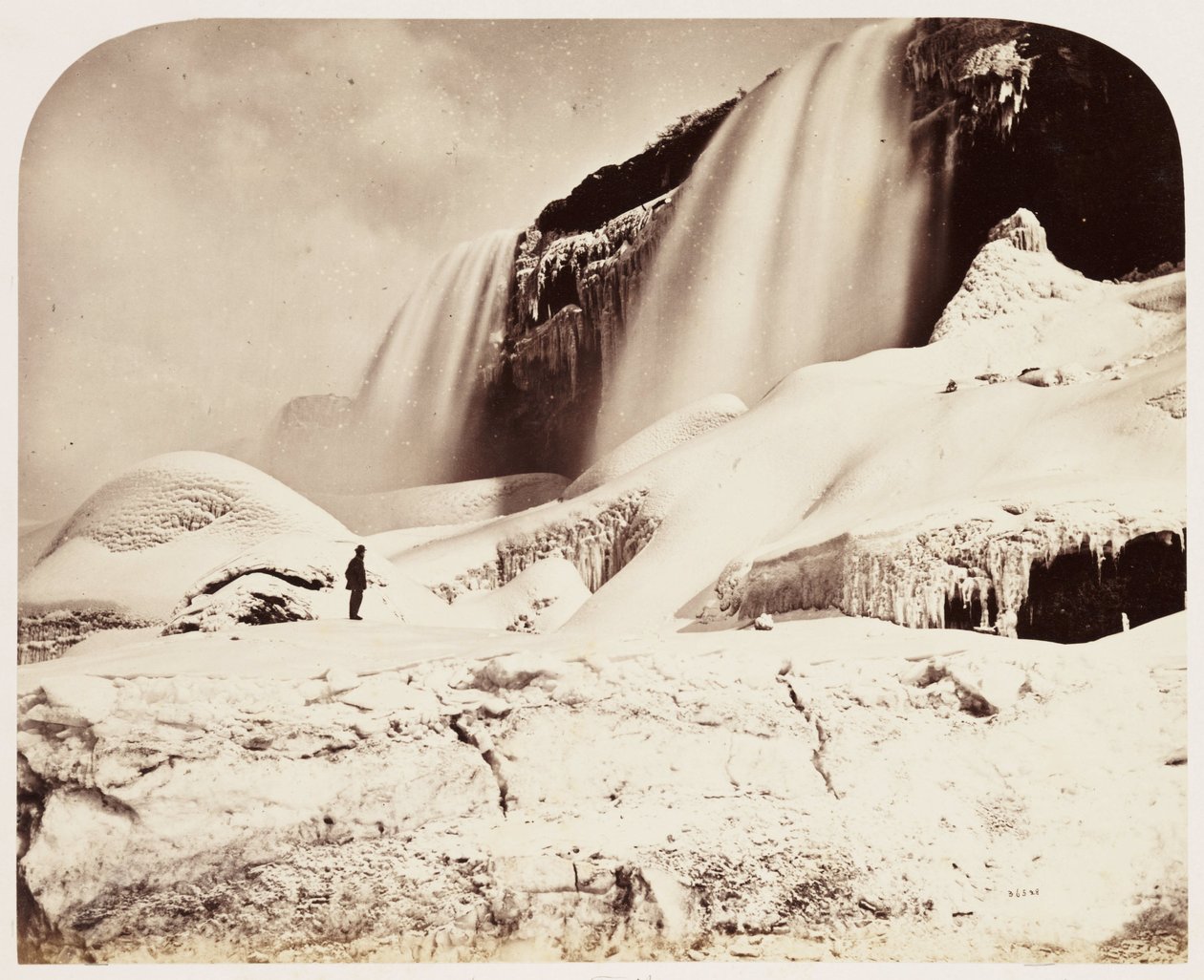 En del af American Falls, med Caves