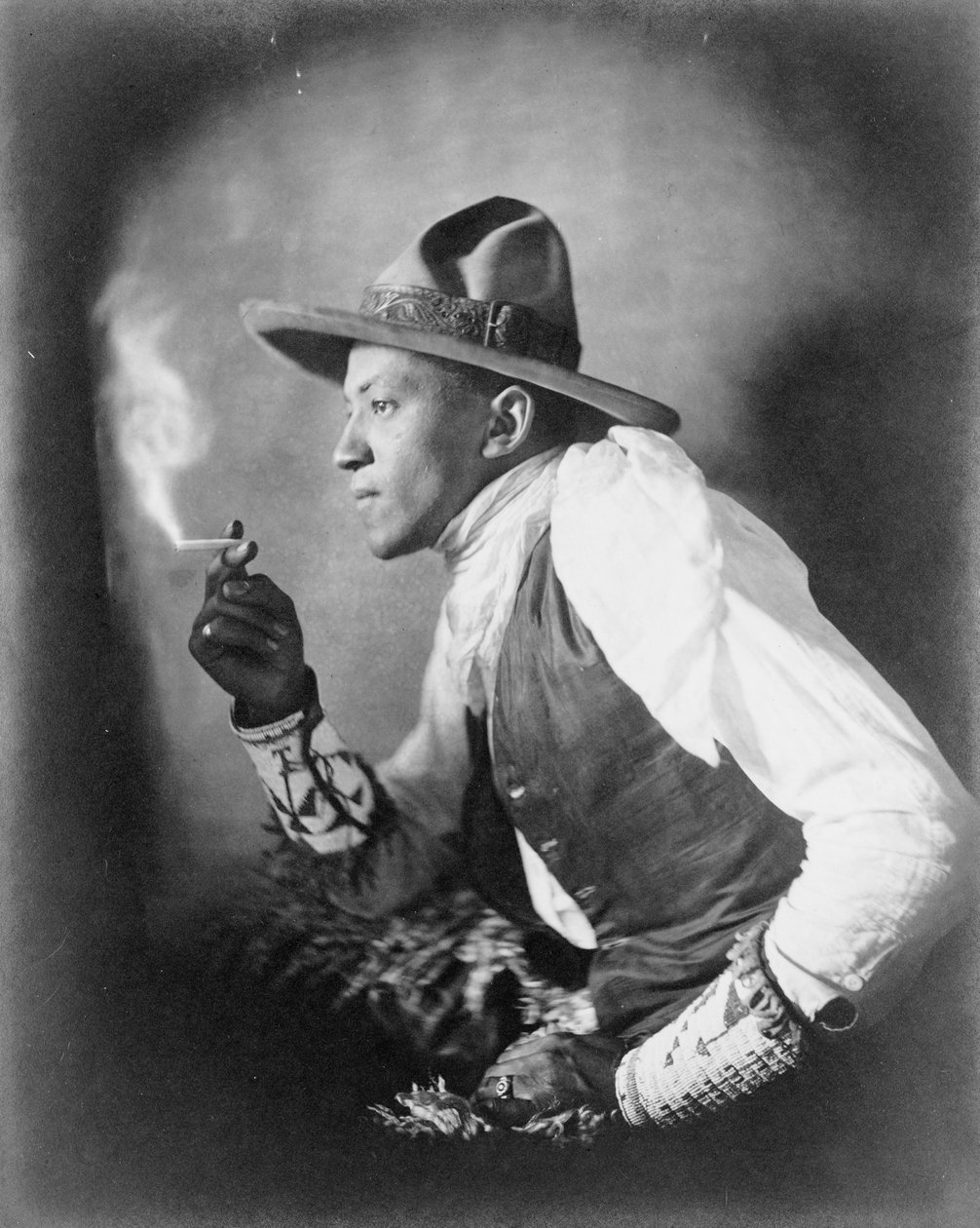 Cigaretten, ca. 1908 (s/h-billede) af . .